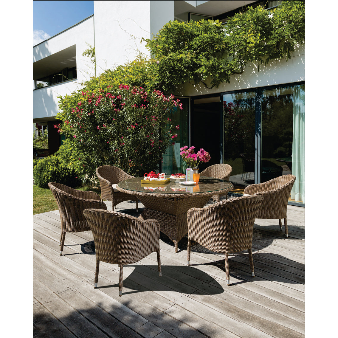 CLIFTON HILL Outdoor Wicker Large 160cm Round Table